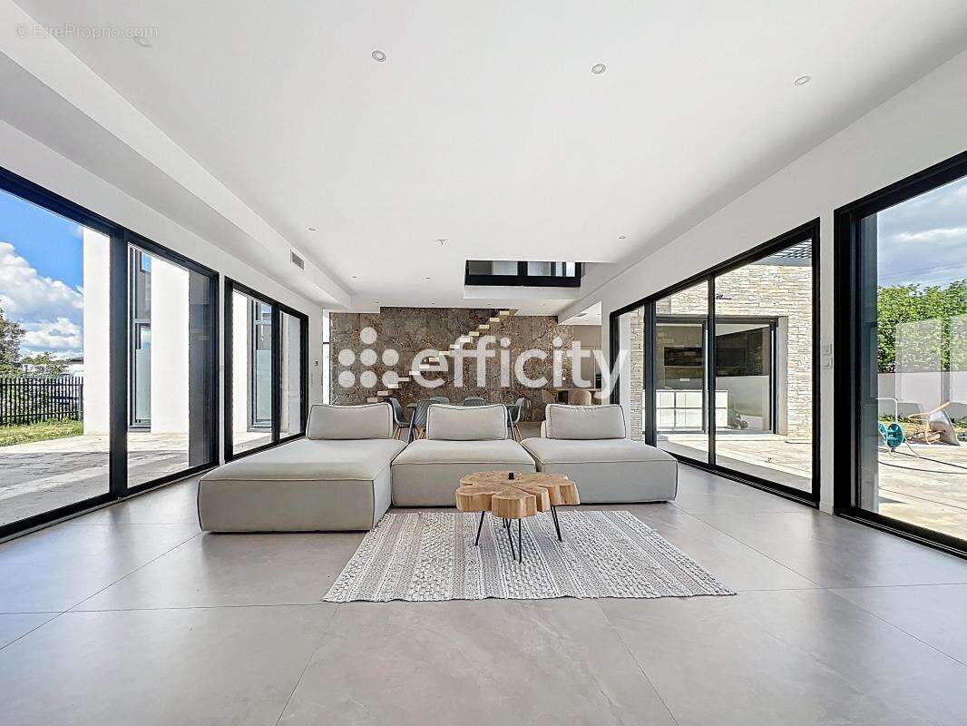 Maison 285 m² à Saint-Cyr-Sur-Loire  - photo 4