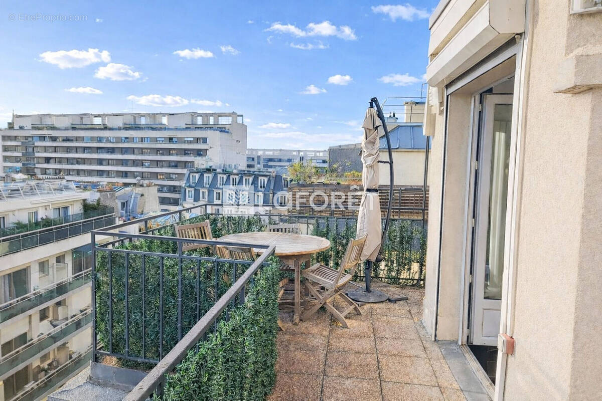 Appartement à PARIS-15E