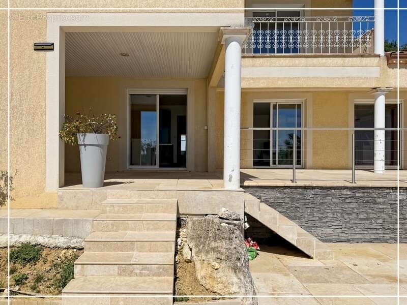 Maison à VIC-FEZENSAC
