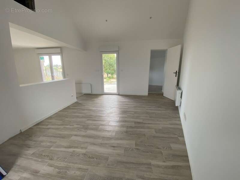 THOUARS  Maison de plain pied rénovée avec possibilité de dépendance de 35m2 - photo 2