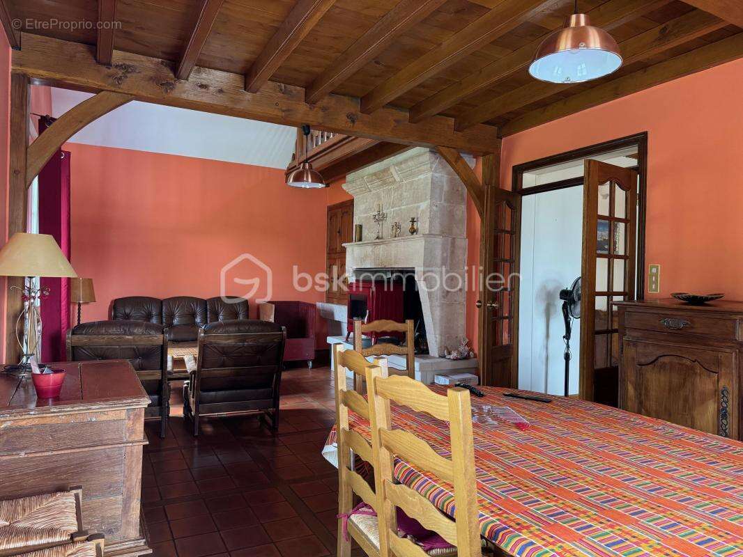 Maison à SAINT-VINCENT-JALMOUTIERS