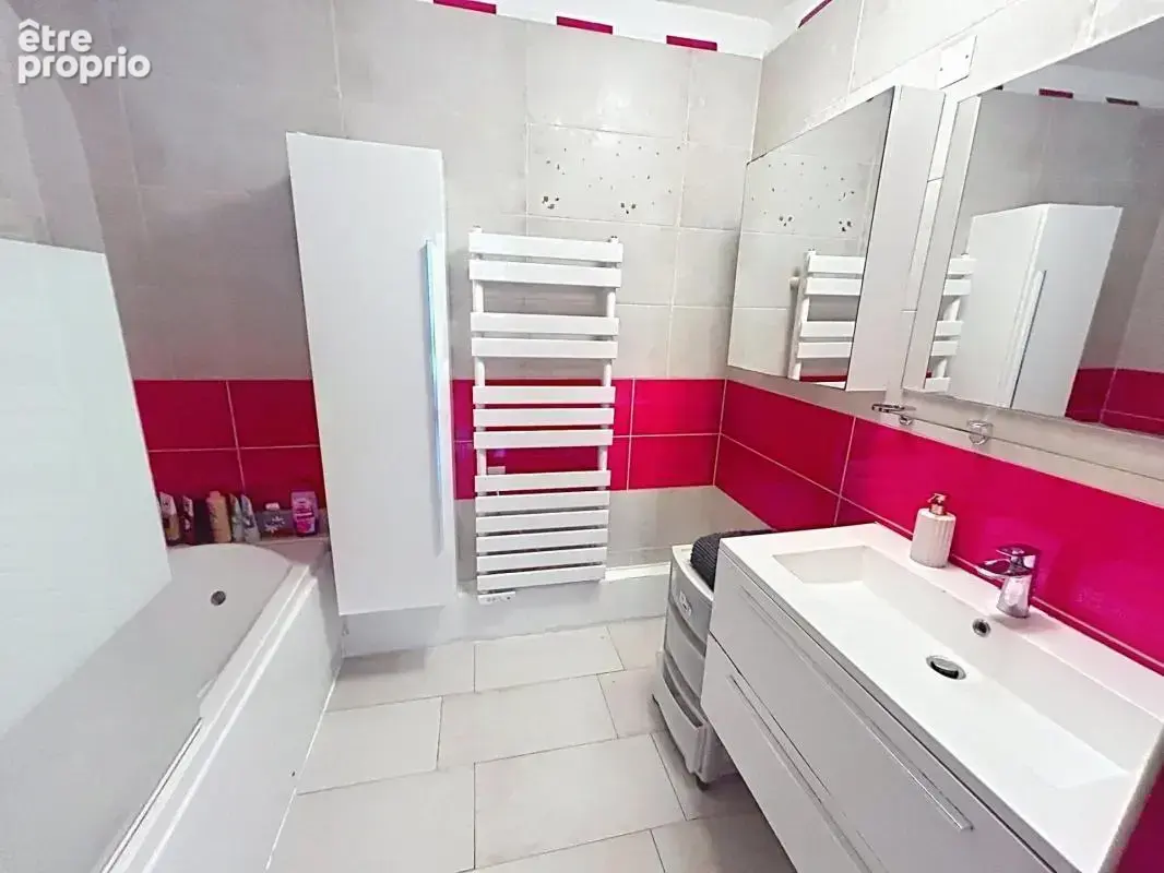 A VENDRE :  T4 de 80m² avec Cave et Parking - COGOLIN - 83310 - photo 4