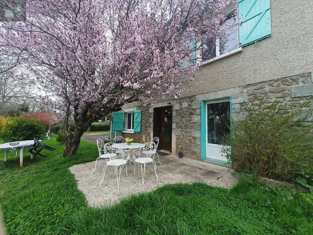 Maison à SAINT-ETIENNE-DE-MAURS