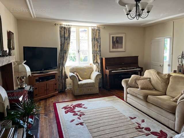 Maison à ORADOUR-SUR-VAYRES