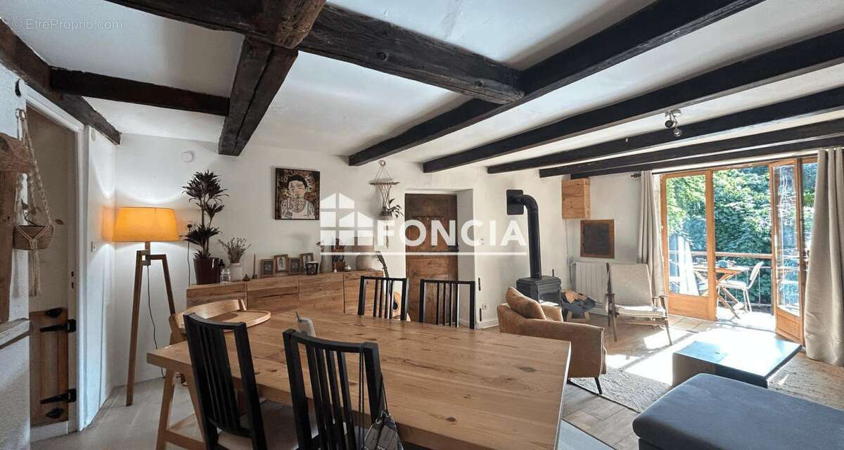 Maison à LES CHAPELLES