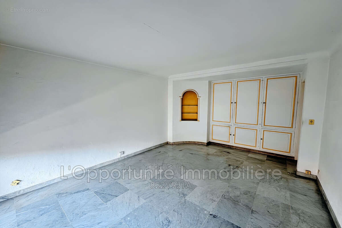Appartement à VALLAURIS