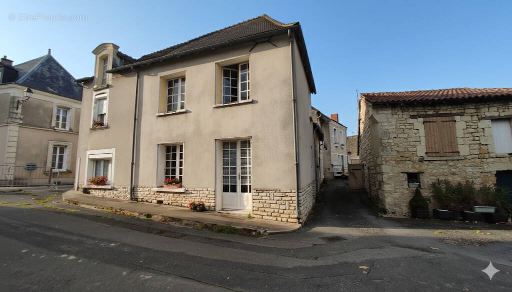 Maison à THURE