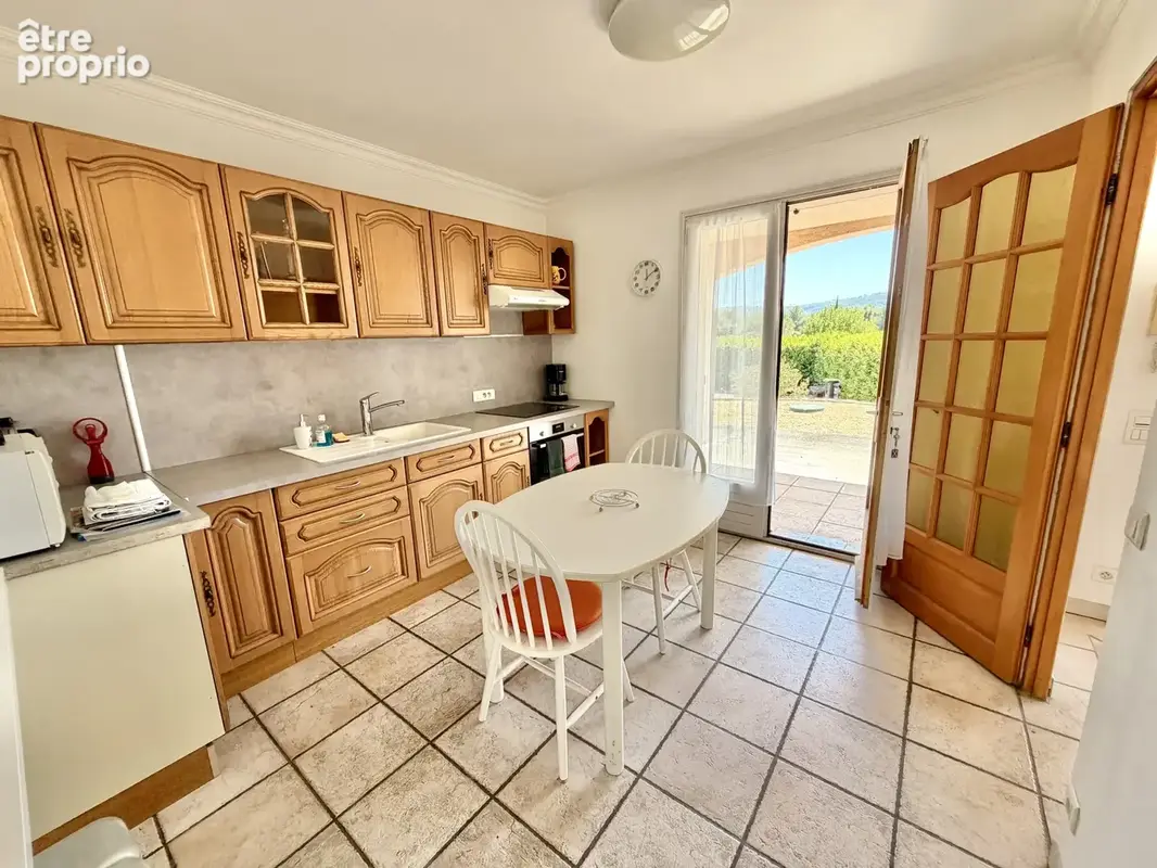 Villa mitoyenne d'un cote avec appartement independant - photo 6