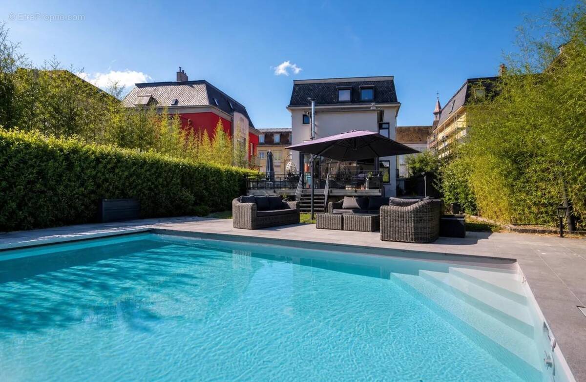 Maison de 9 pièces de 243 m² à Thionville - photo 1