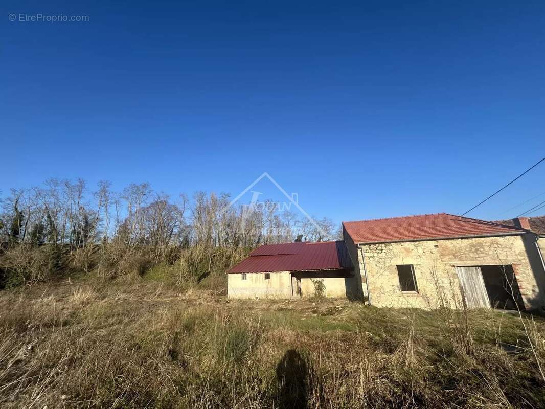 Commerce à BELLENAVES