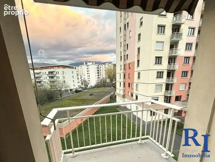 Balcon Séjour et cuisine - orienté Est - Stores