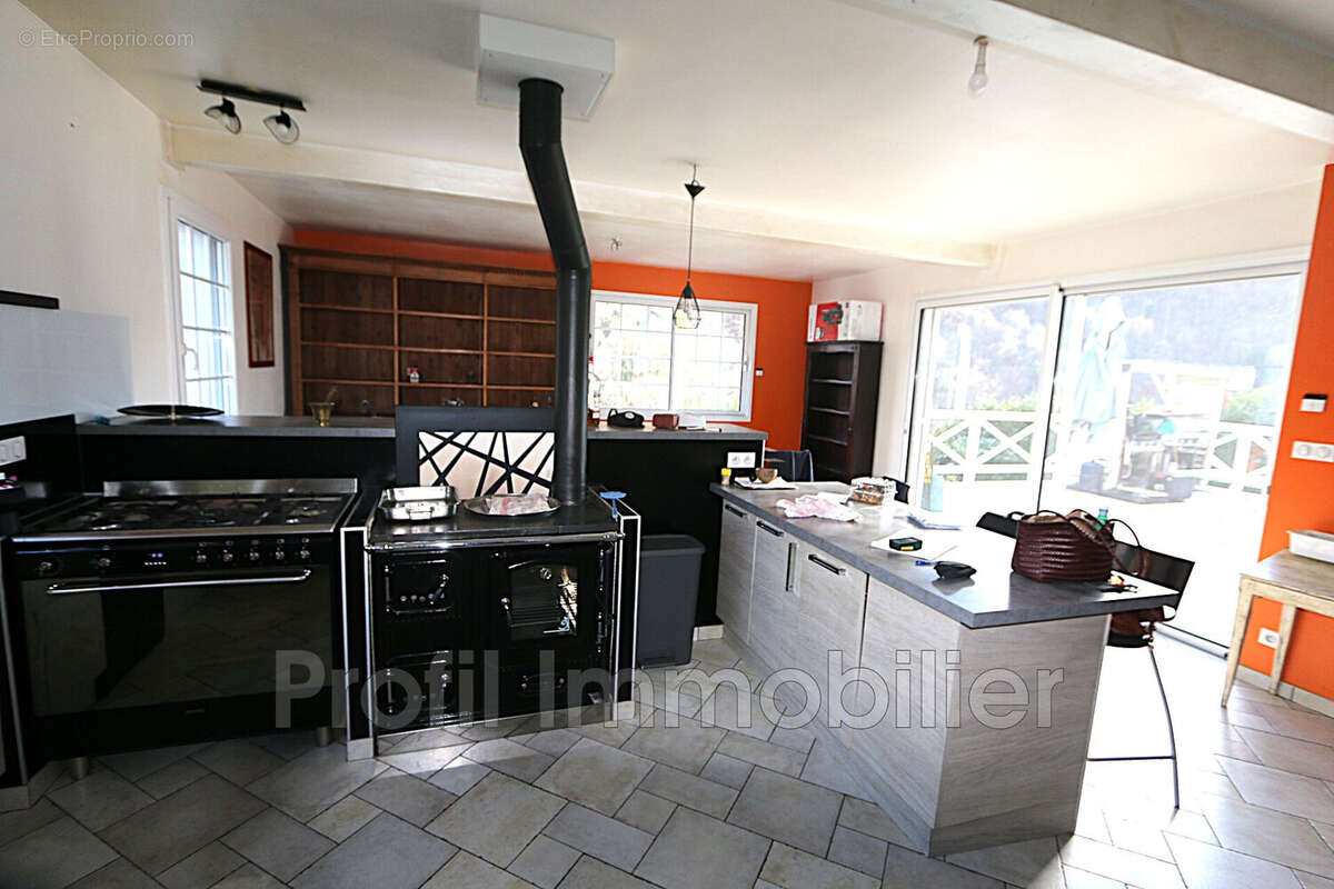 Maison à SAINT-LEGER-DE-PEYRE