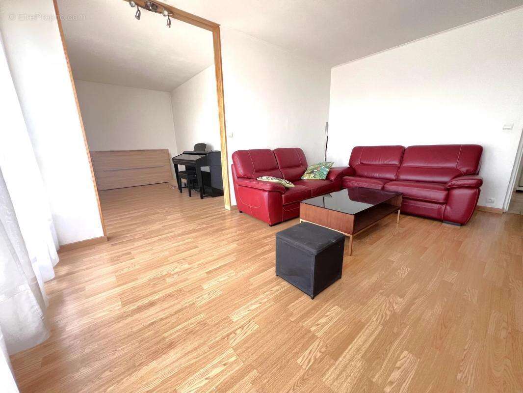 Appartement à LES CLAYES-SOUS-BOIS