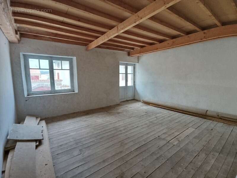 Appartement à FIX-SAINT-GENEYS