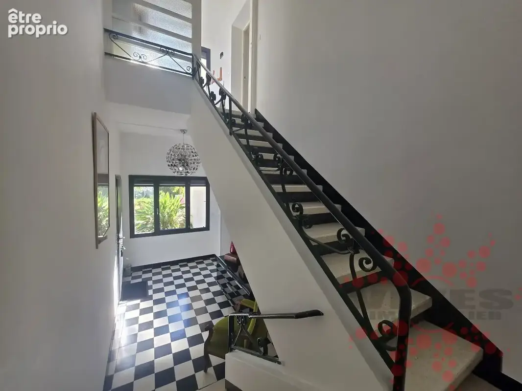 Maison T4 de 132 m² avec garage, atelier et plus de 200 m² d'espaces annexes à aménager ! - photo 3