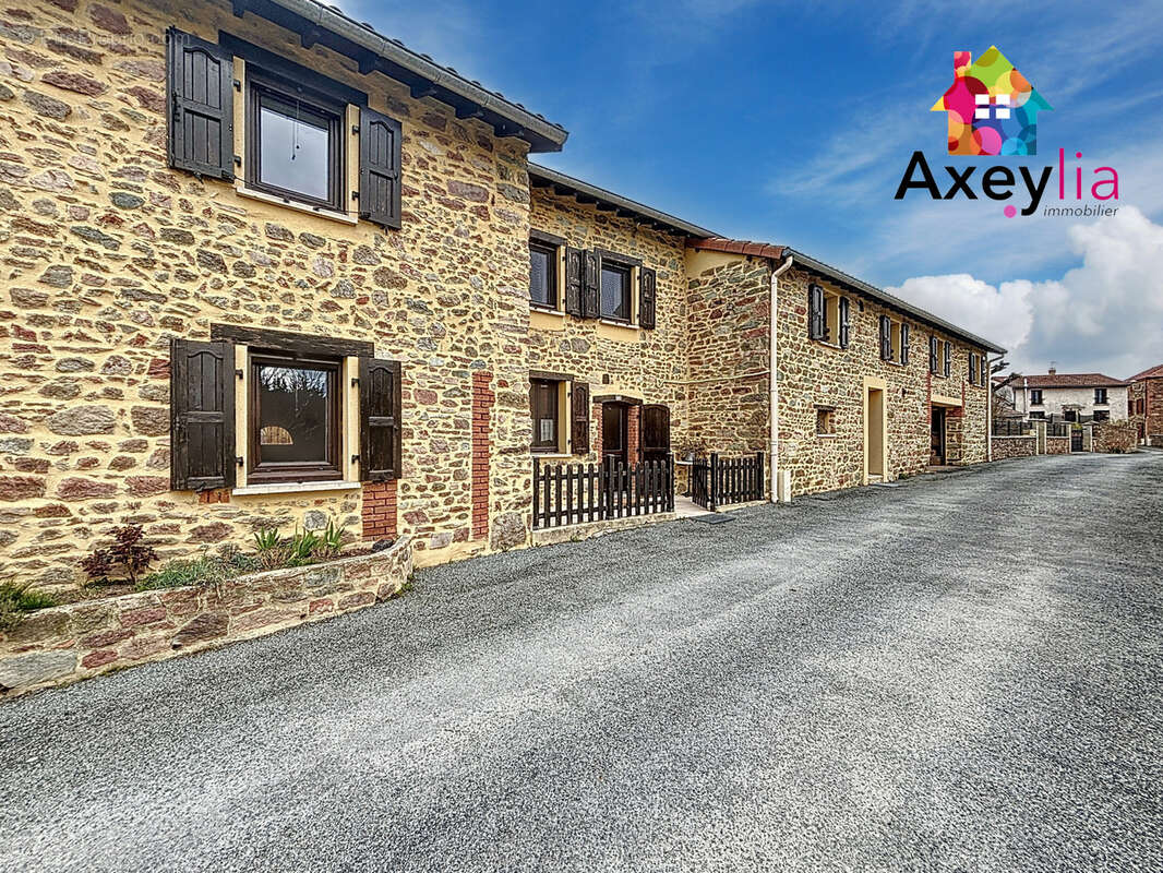 Maison à SAINT-GERMAIN-LAVAL