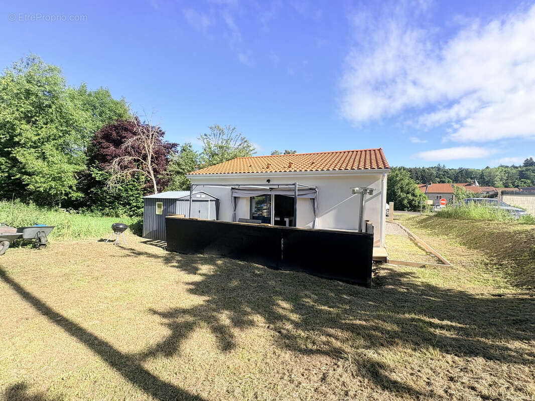 Maison 70 m² à Saint-Genes-Champanelle  - photo 4