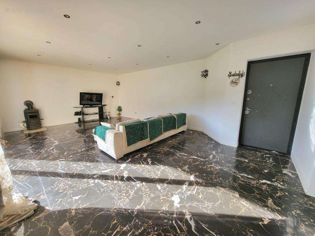 Maison à TOURRETTE-LEVENS