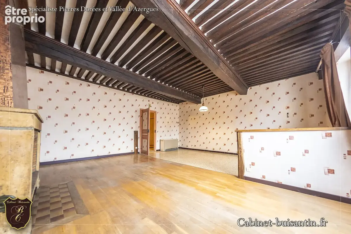 Charme et volumes en centre village - photo 3