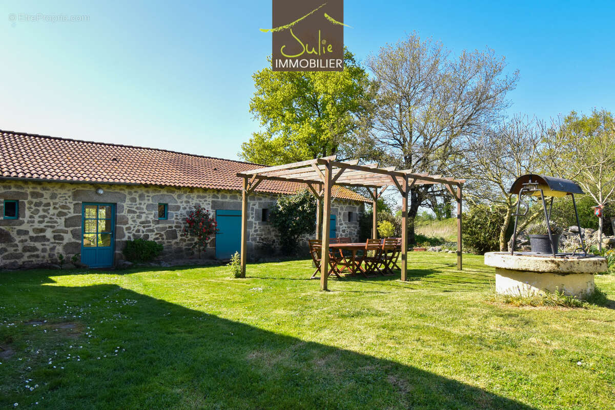 Maison à MONCOUTANT