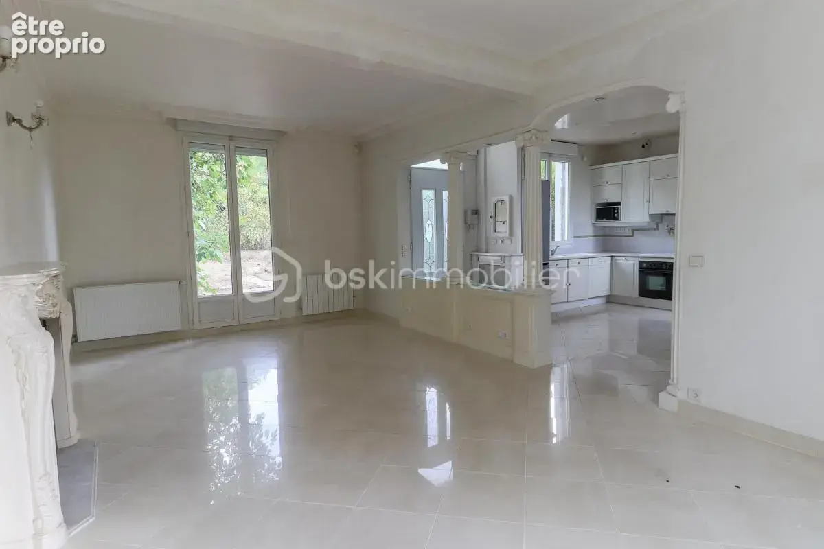  Maison familiale 3 chambres – Grand jardin – Sous-sol total – Garage – Gare RER D à pied - photo 5
