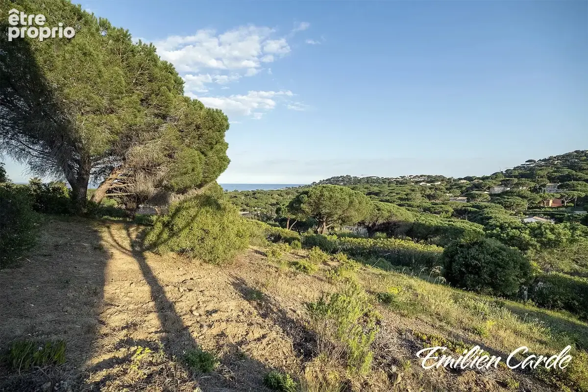 Terrain 2270 m² à Sainte-Maxime  - photo 4