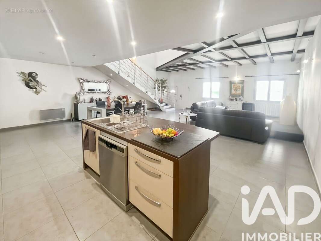 Photo 5 - Maison à LA FARE-LES-OLIVIERS