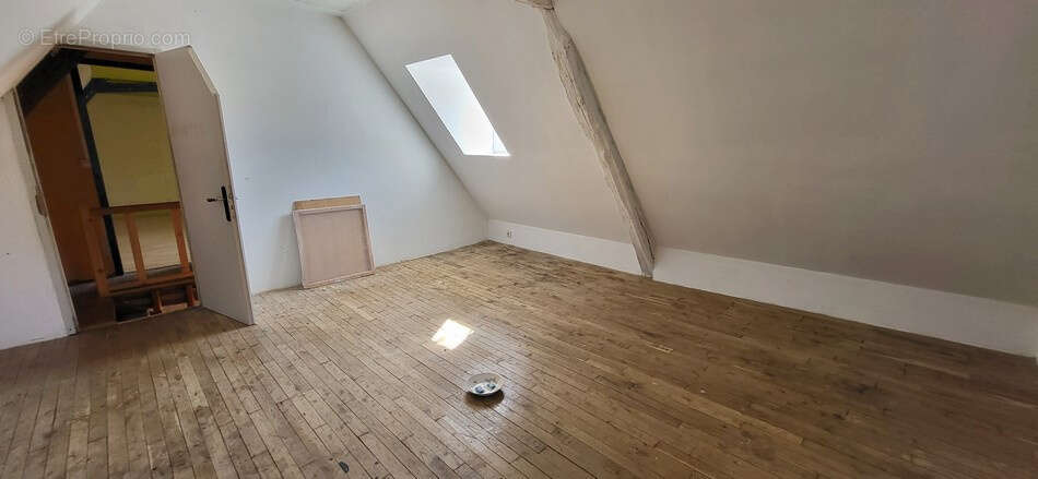 Maison en pierre à rénover sur 4,8 hectares - photo 9