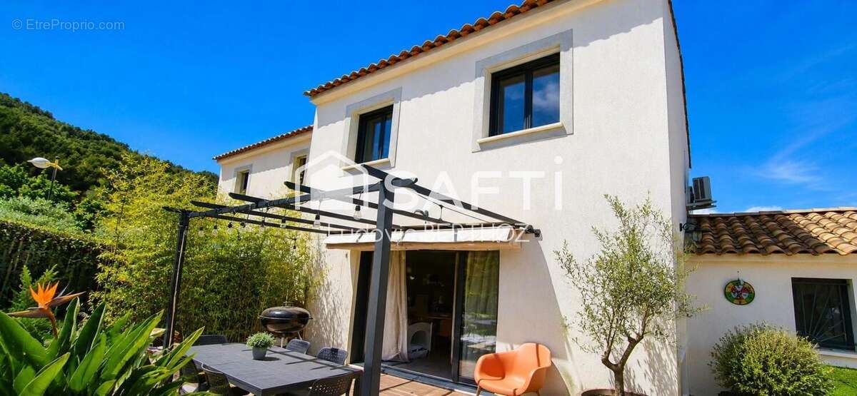 Photo 2 - Maison à CUERS