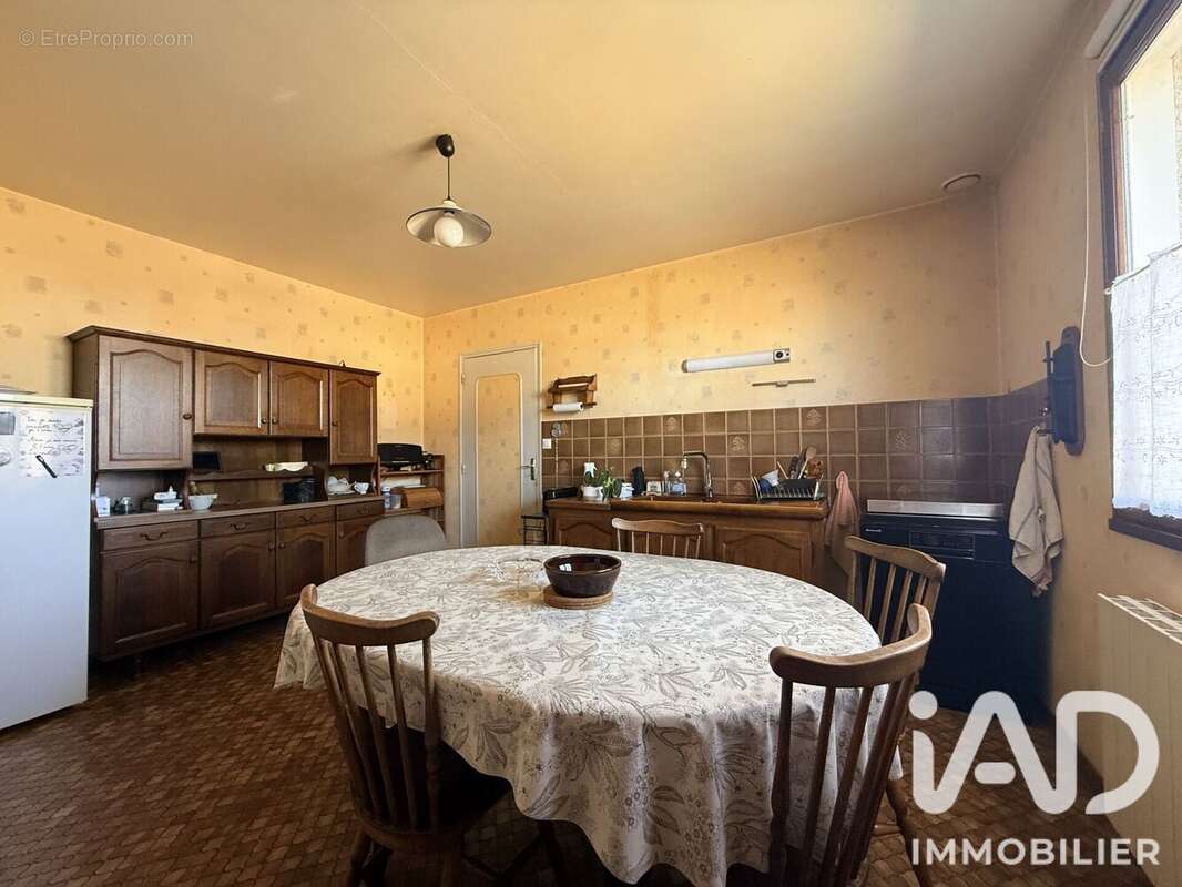 Maison 92 m² à Juilley  - photo 6