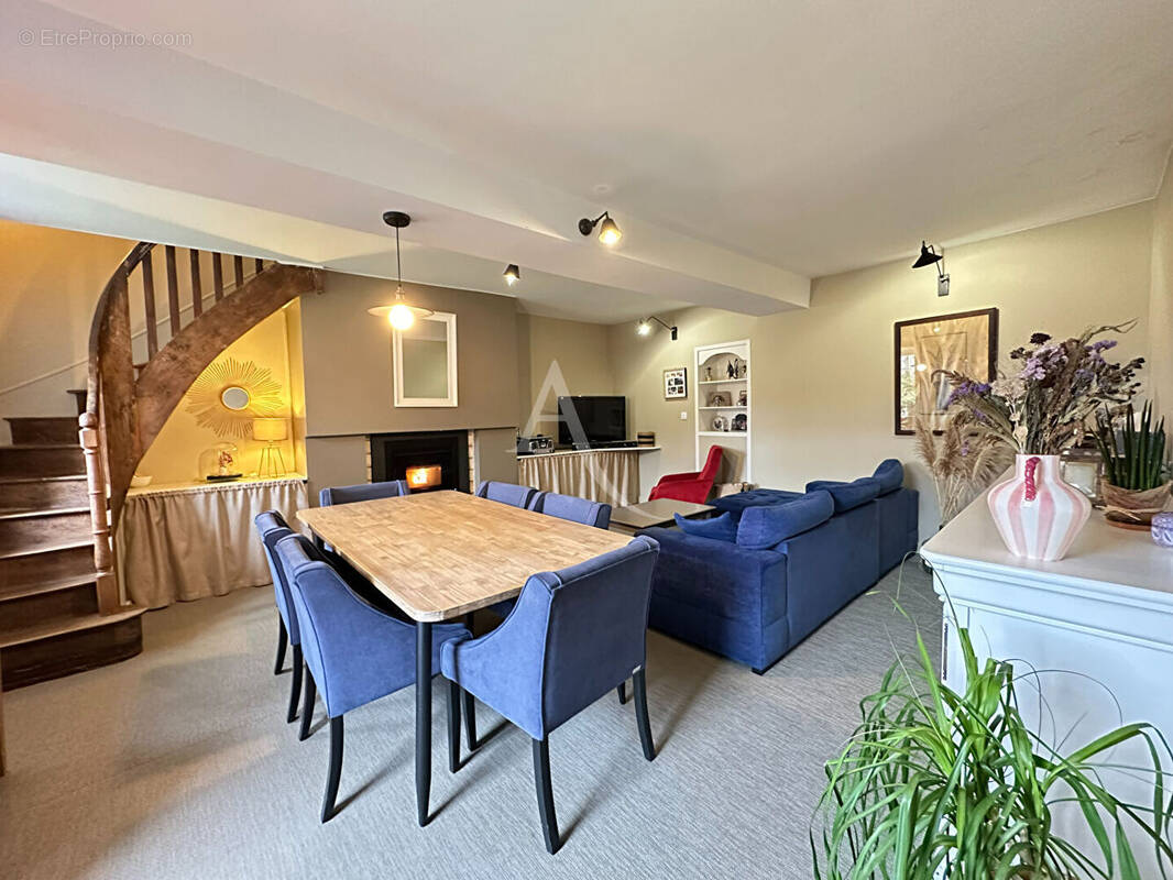 Maison à AMBRIERES-LES-VALLEES