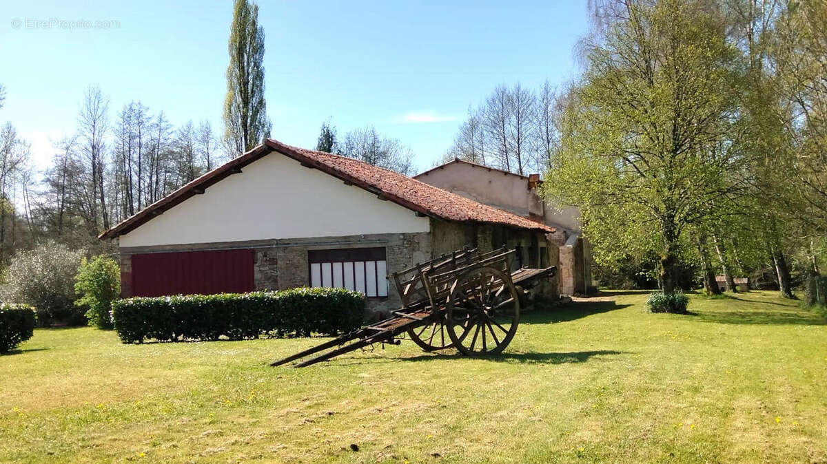 BARN/WORKSHOP - Maison à ALLOUE