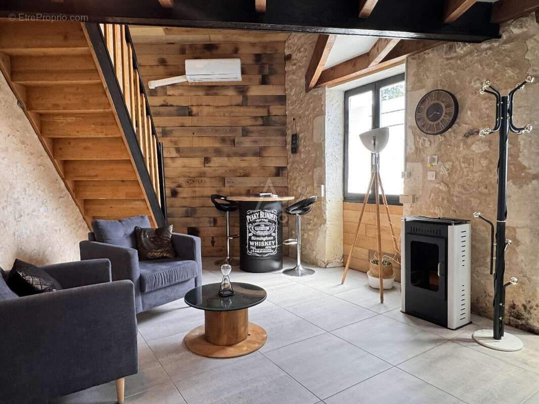 Charmante maison de ville en pierre sans exterieur, avec stationnement facile - photo 3