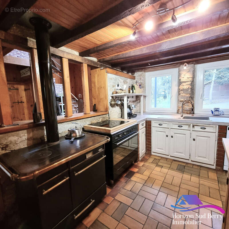 cuisine A et E avec cuisière à bois et à gaz - Maison à VIJON