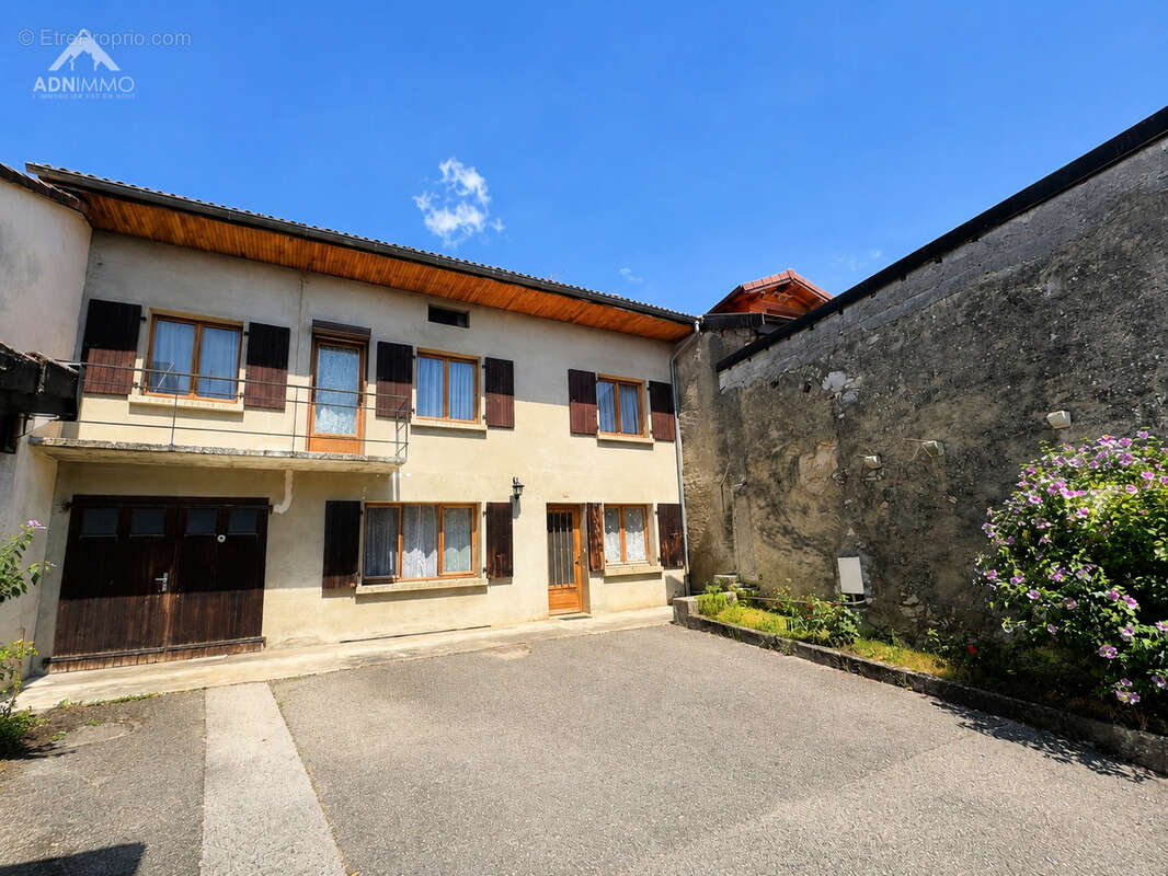 Maison 8 Pièces 177 m2 - photo 3