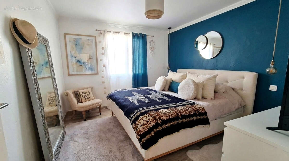 Appartement à PERON