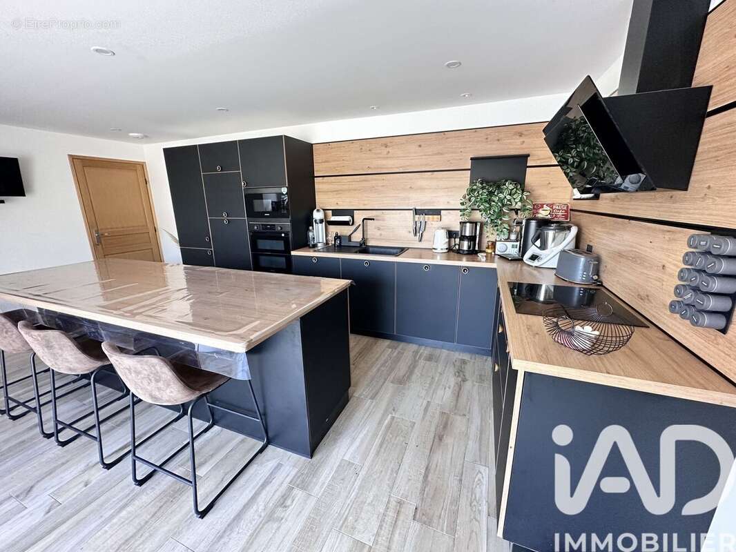 Maison 200 m² à La Vendelee  - photo 6