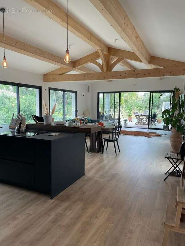 Maison 140 m² à La Cadiere-D'azur  - photo 3