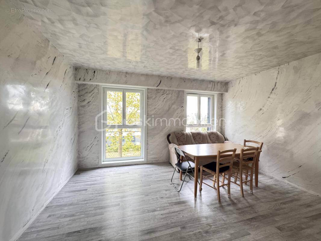 Appartement à SAINT-JEAN-DE-LA-RUELLE