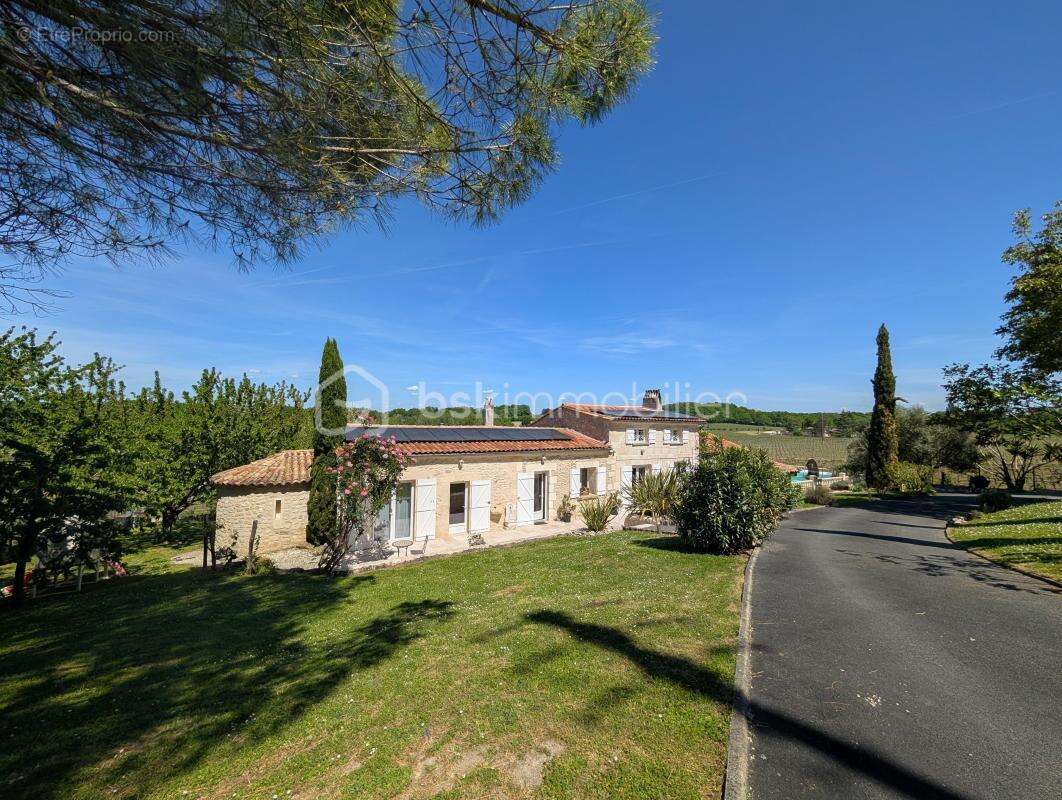 Maison à VILLEGOUGE