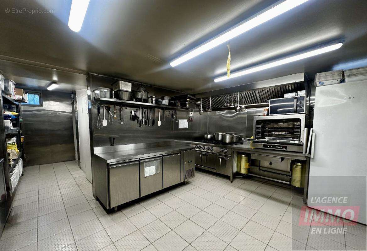 Commerce 460 m² à Puiseux-En-France  - photo 8