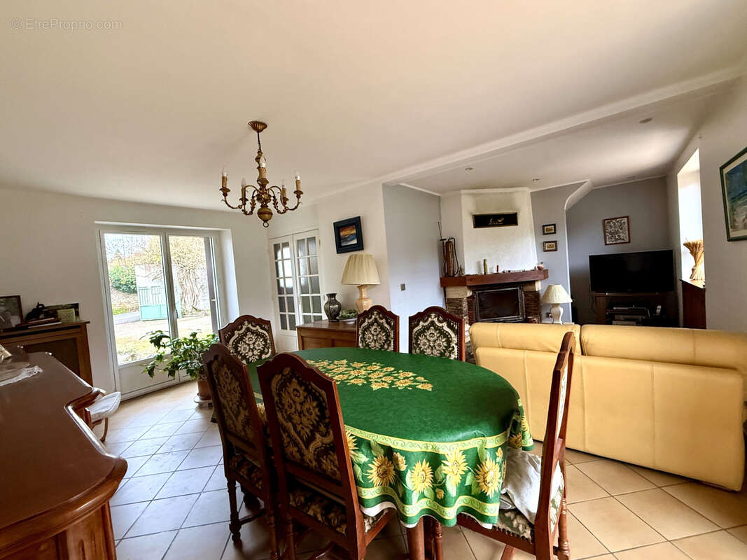 Maison à MORAINVILLIERS