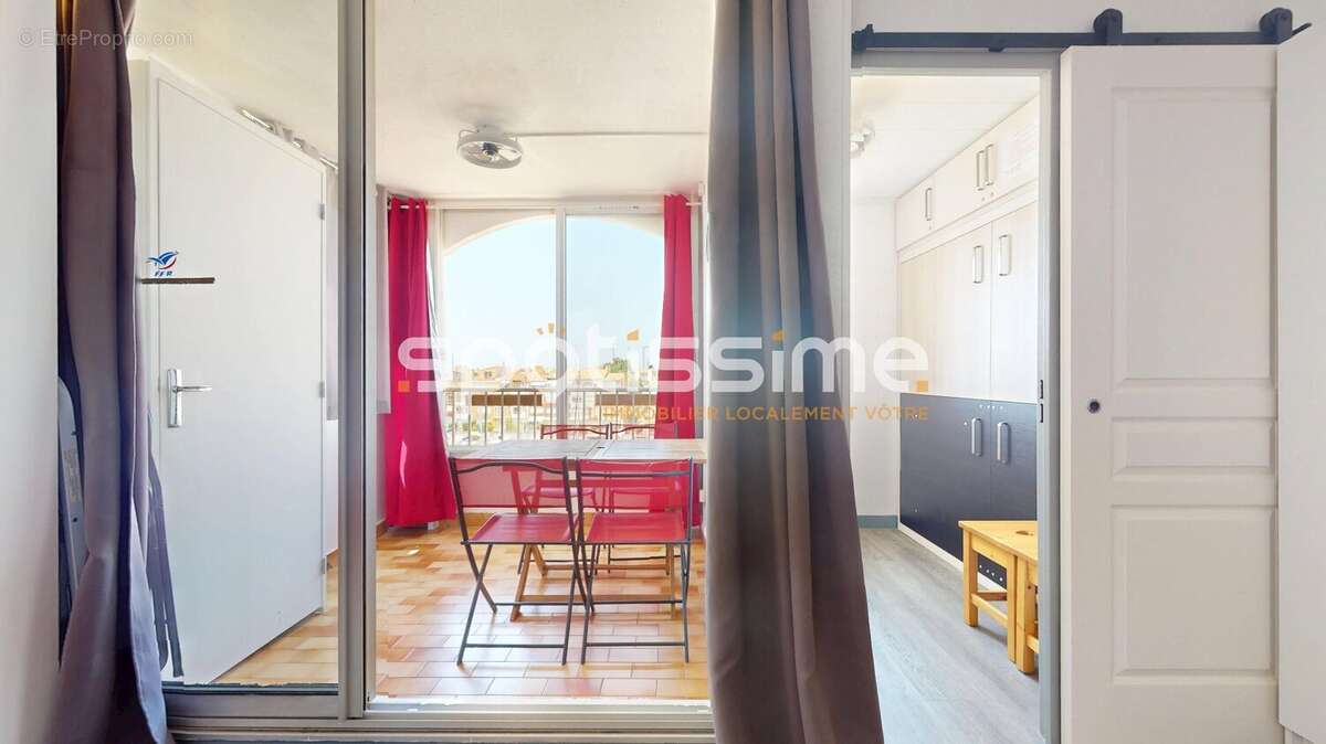 Studio cabine 4 couchages, loggia et parking - Vue Bateaux - photo 5