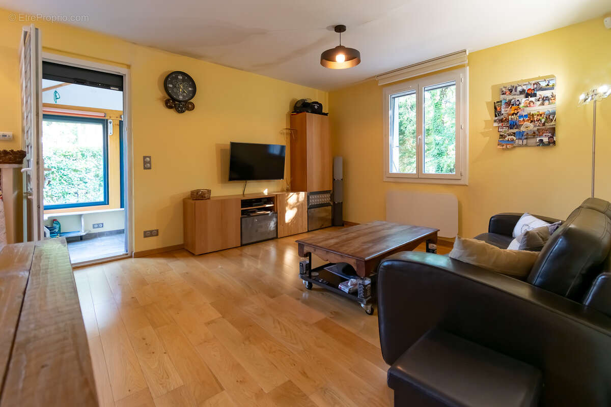 Maison individuelle avec véranda, garages et vidéosurveillance - photo 6