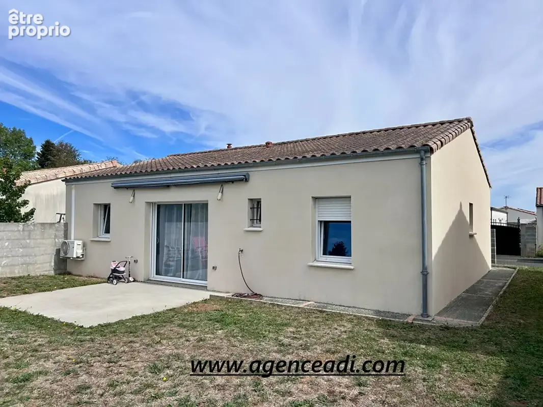 Photo Maison à La Creche au prix de 174 800€