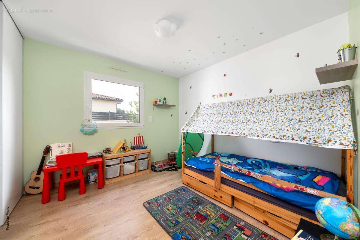 Saint-Sauveur – Aux portes de Bruguières  Villa contemporaine de plain-pied de 2018 – 4 chambres – Terrain de plus de 1 000 m² – - photo 11