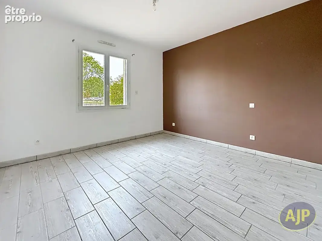 Maison récente de Plain-pied à JARNAC-CHAMPAGNE - photo 6