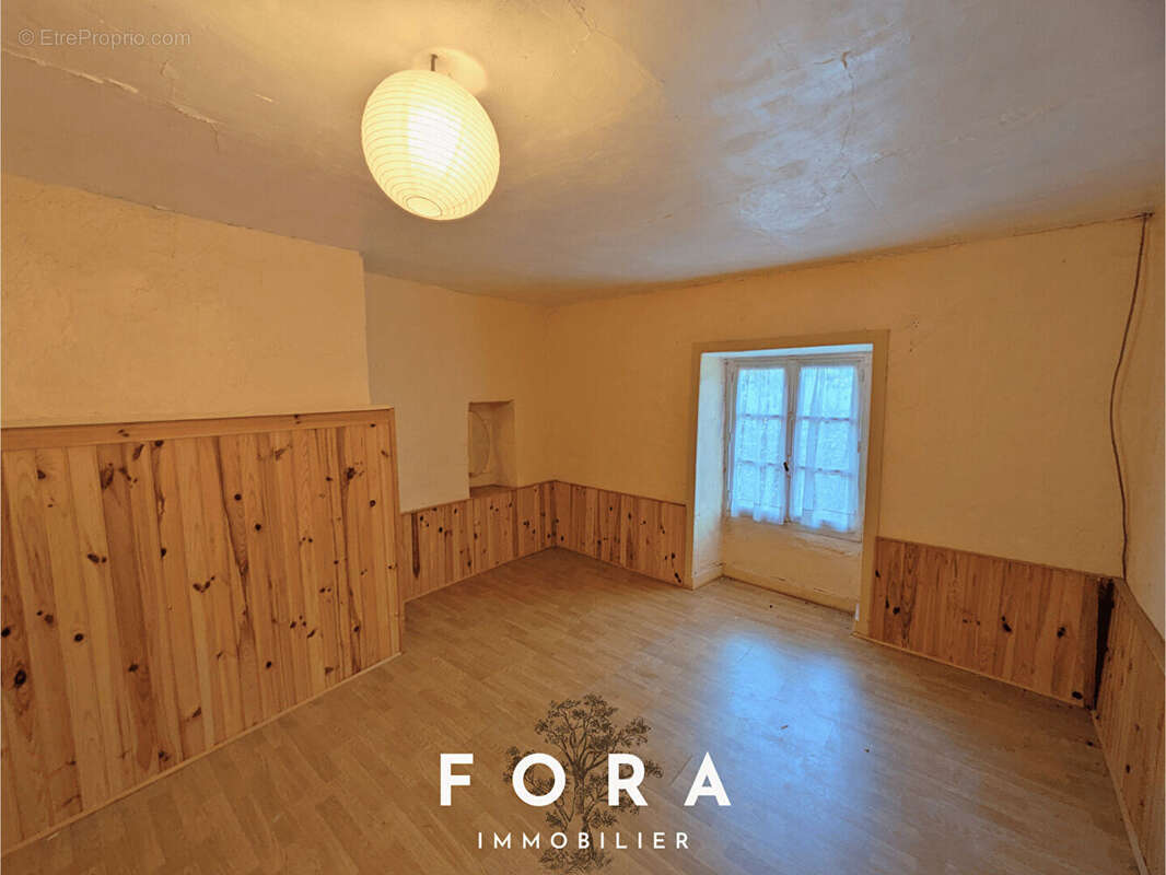 Maison à SAINT-PIERRE-DU-REGARD