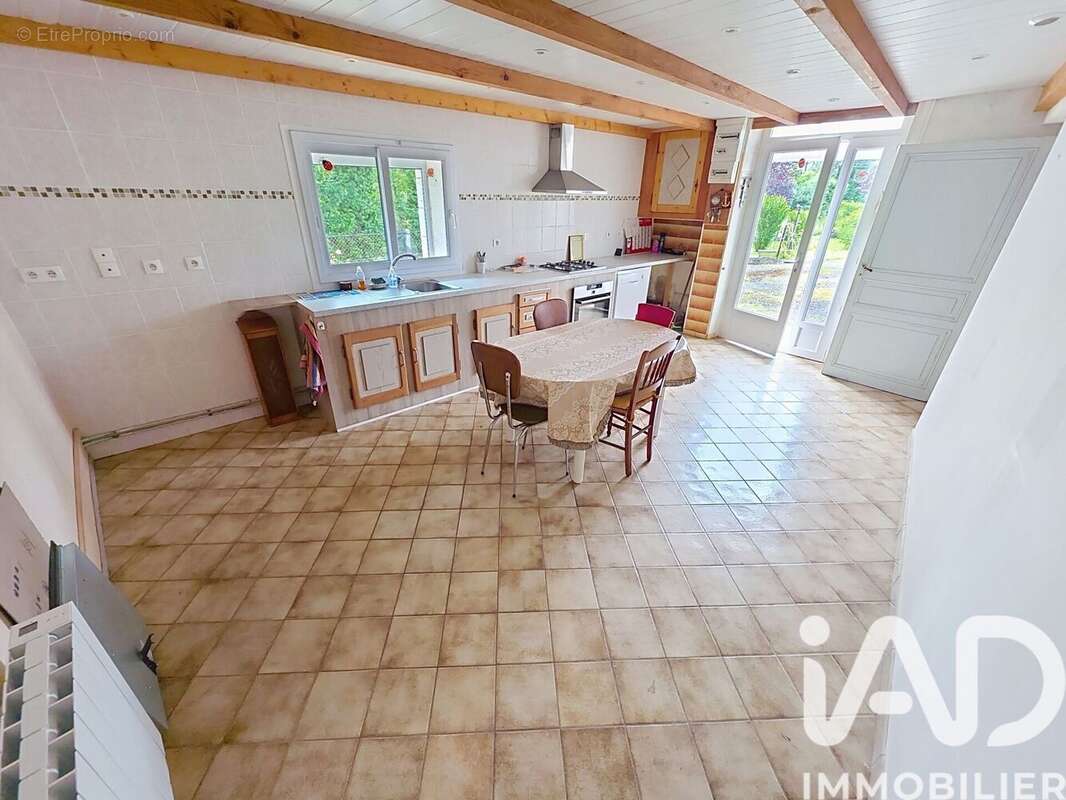 Maison 90 m² à Javerlhac-Et-La-Chapelle-Saint-Robert  - photo 4
