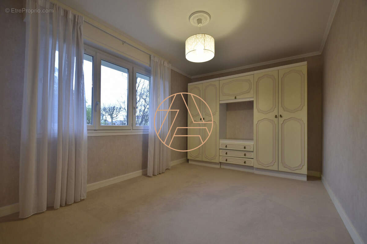 Appartement à SAINT-MAUR-DES-FOSSES